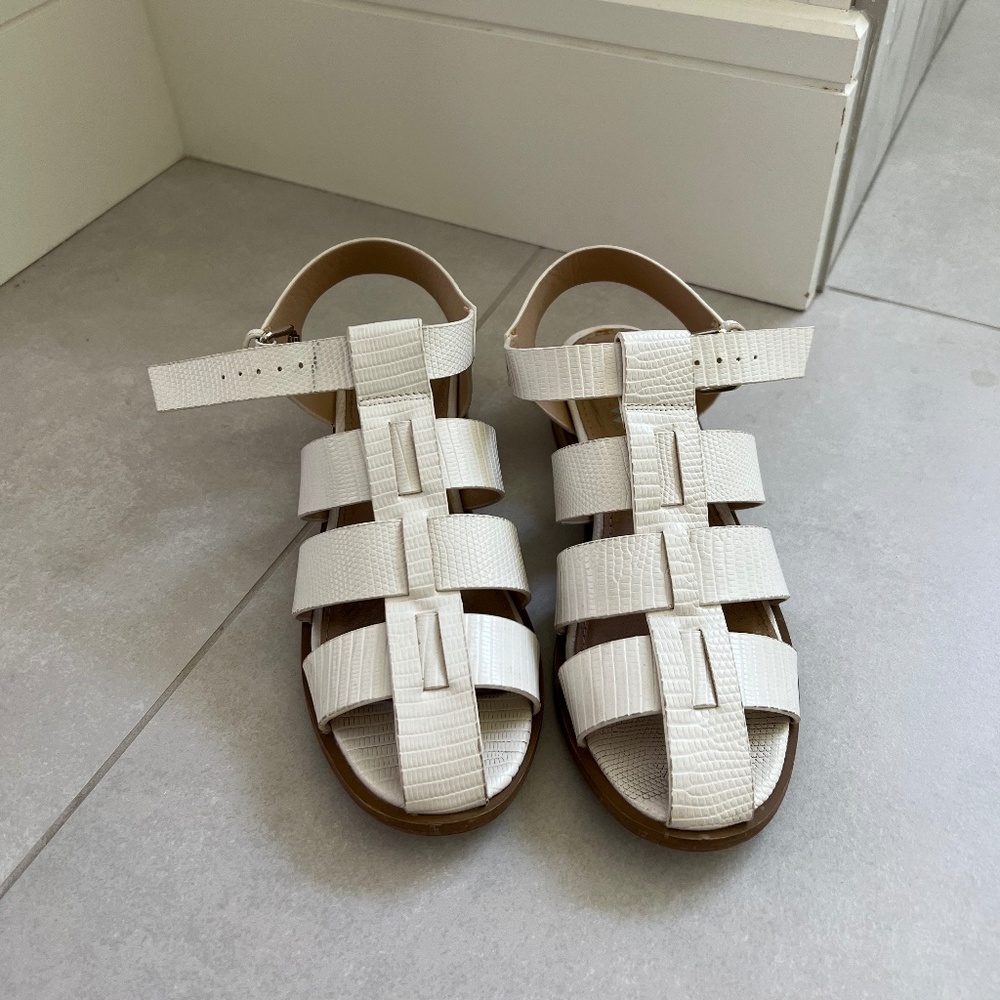 Fisherman Sandals by Vanessa Wu - size 6.5